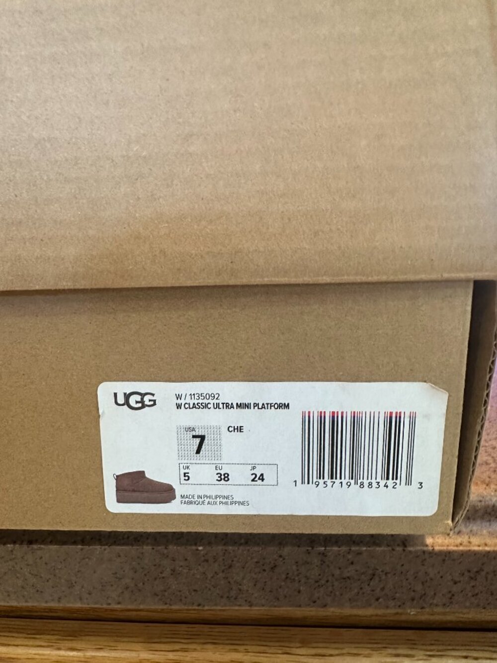 Women Ugg boors size 7 new in box - Picture 3 of 3